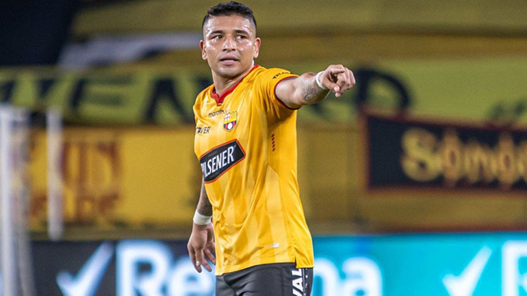 Ekvadorda kan donduran olay Futbolcu Mario Pineida ve eşi sokak ortasında öldürüldü