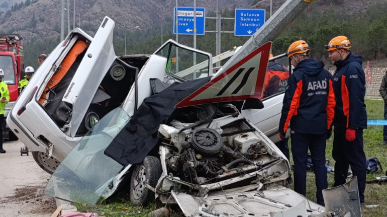 Genç avukat, feci kazada yaşamını yitirdi