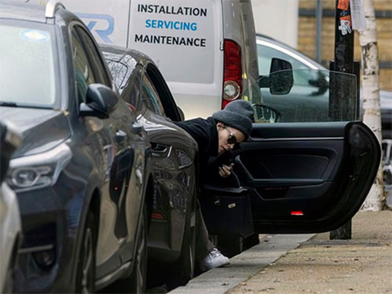 Nasıl aldatıldığını anlattı, milyonları kaptı... Uğradığı ihanet onu zengin etti