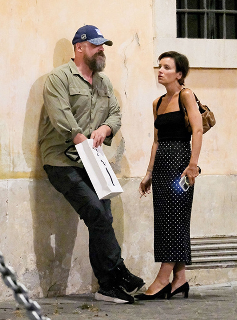 Nasıl aldatıldığını anlattı, milyonları kaptı... Uğradığı ihanet onu zengin etti