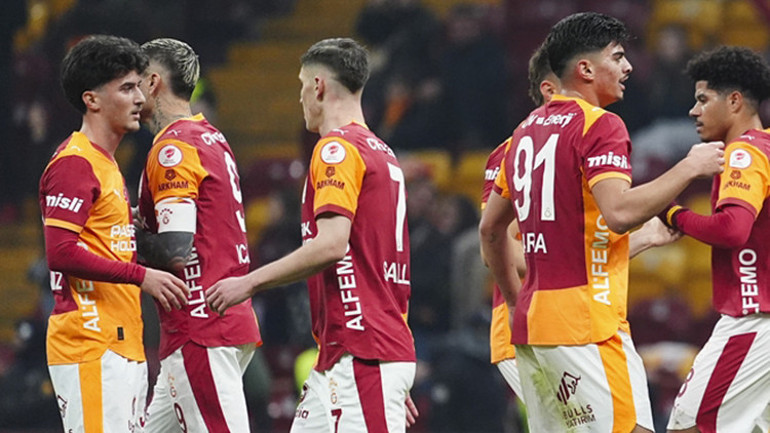 Galatasarayda bir ilk Arda ve Gökdeniz ilk kez 11de başladı