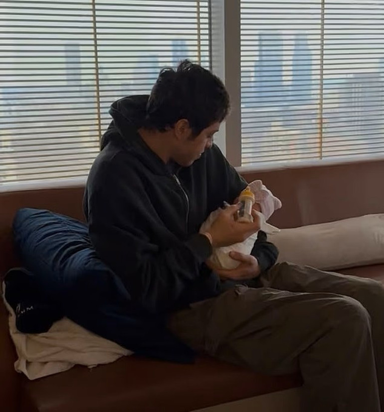 Ünlü oyuncu bebeğini kucağına aldı… Ona kahramanca ölen babasının adını vermiş…