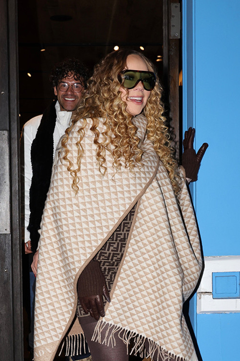 İlk kocası ona cehennemi yaşattı... Sırf boşanmak için ihanet etti... Geçmişinin acısını para harcayarak çıkarıyor