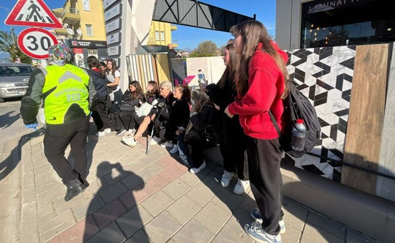 Fethiye'de yolcu midibüsü ve minibüs çarpışması