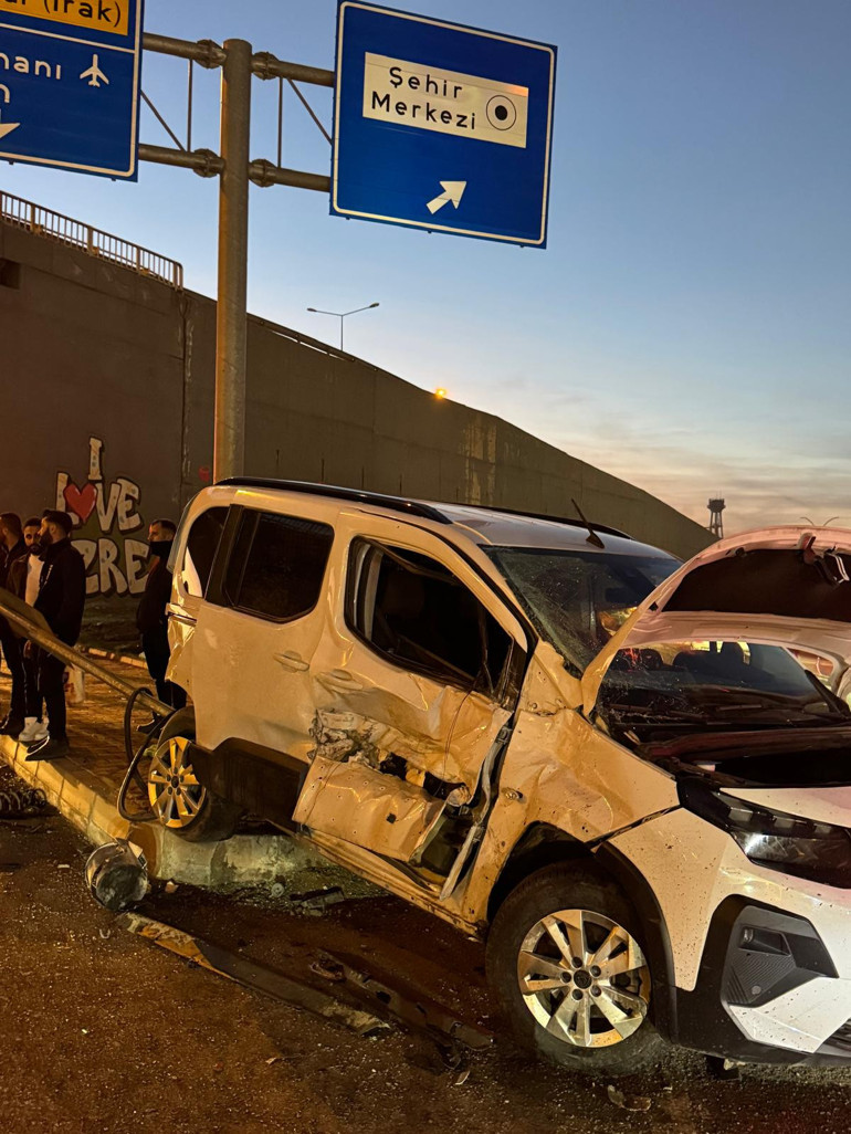 Şırnak’ta vinç, kavşaktaki 6 araca çarptı; 7 yaralı