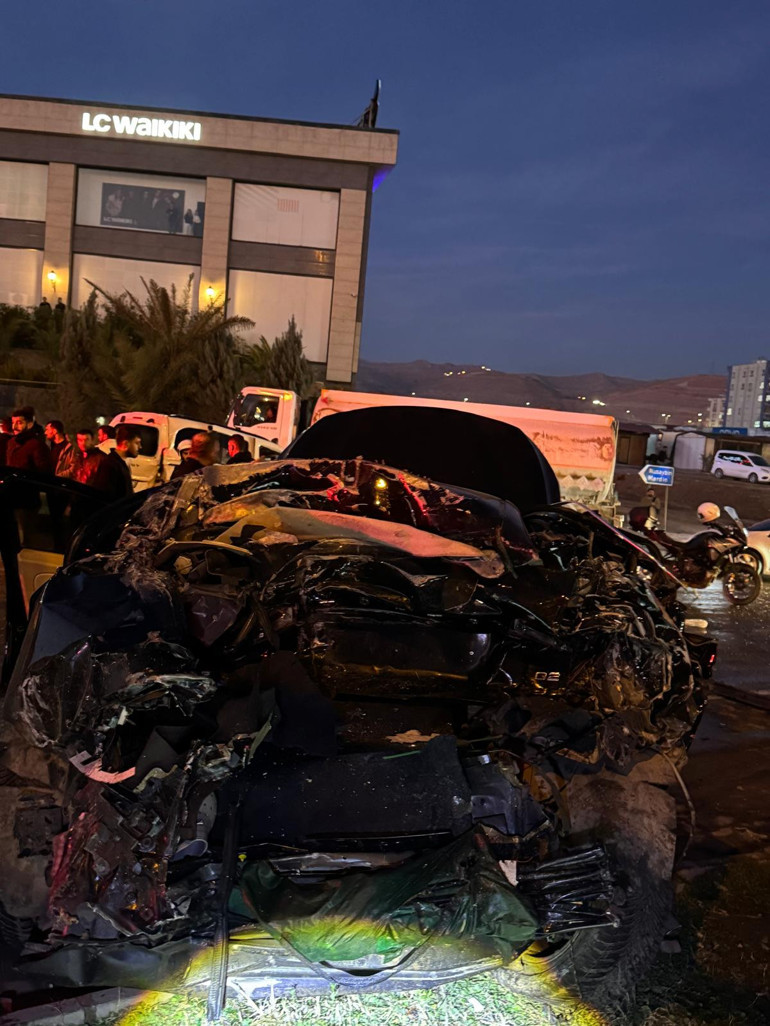 Şırnak’ta vinç, kavşaktaki 6 araca çarptı; 7 yaralı