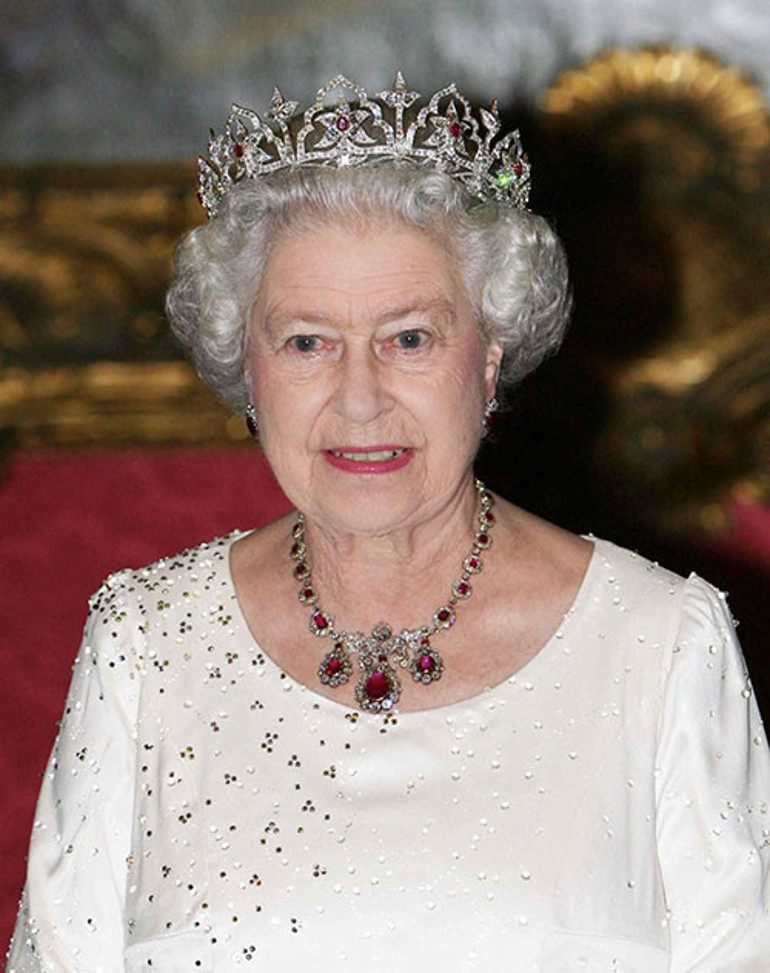 Taç yüzünden saç saça baş başa... Soğuk savaş kızıştı