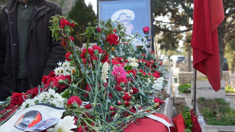 Yarbay Ali Tatar ölüm yıl dönümünde kabri başında anıldı