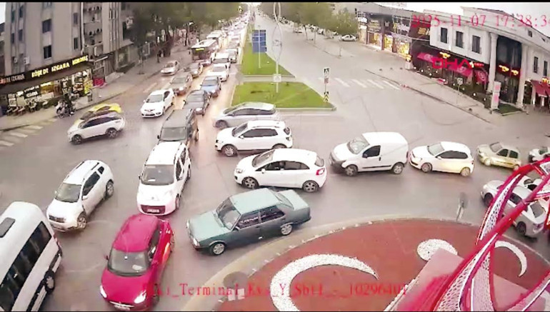 İşte hepimizi çıldırtan an… ‘Sen mi geçersin ben mi’