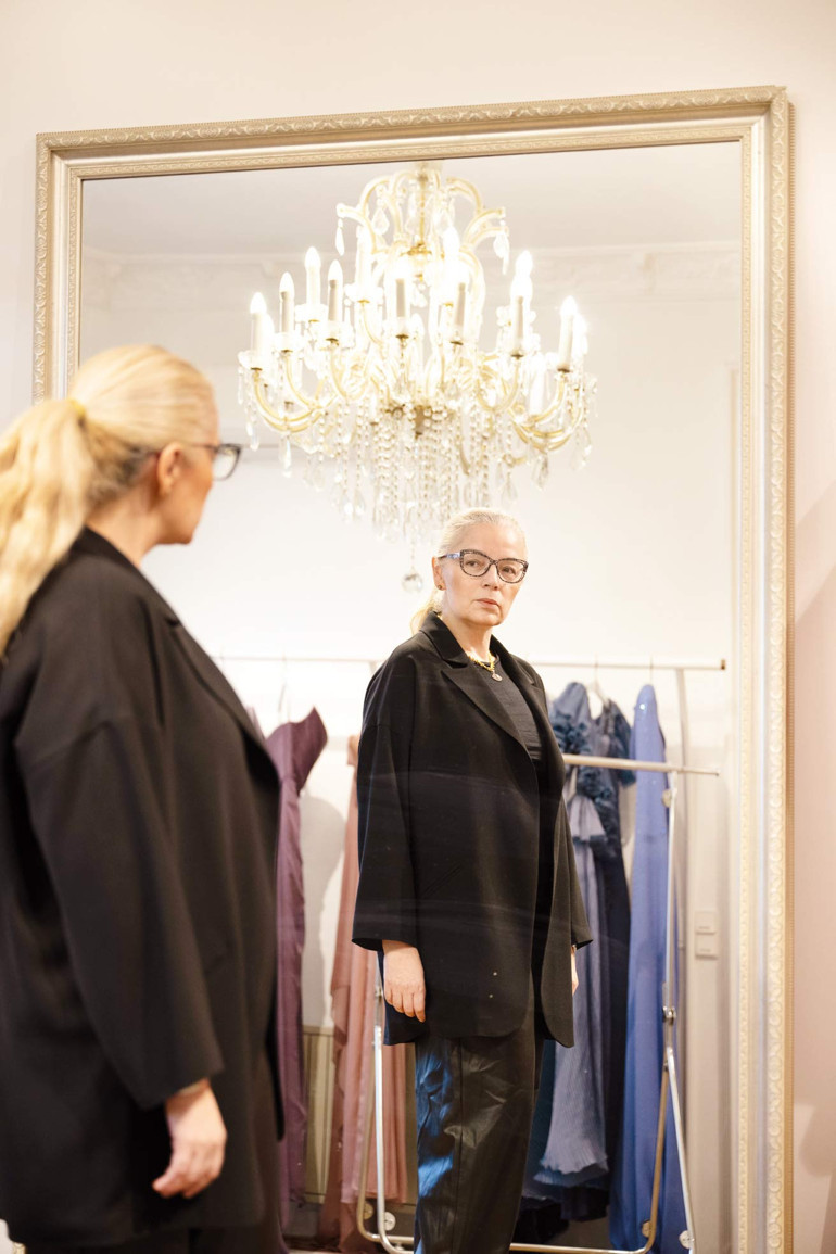 Modanın bohem prensesi Özlem Süer’le… Lezzetli kumaşlar ‘konuşan’ tarzlar