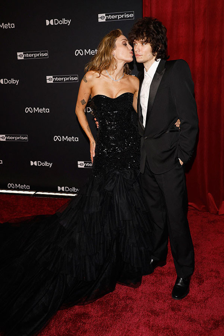 İlk kocası onu defalarca aldatmıştı… Yeniden evet dedi ama bu kez kaçarak evlenecek