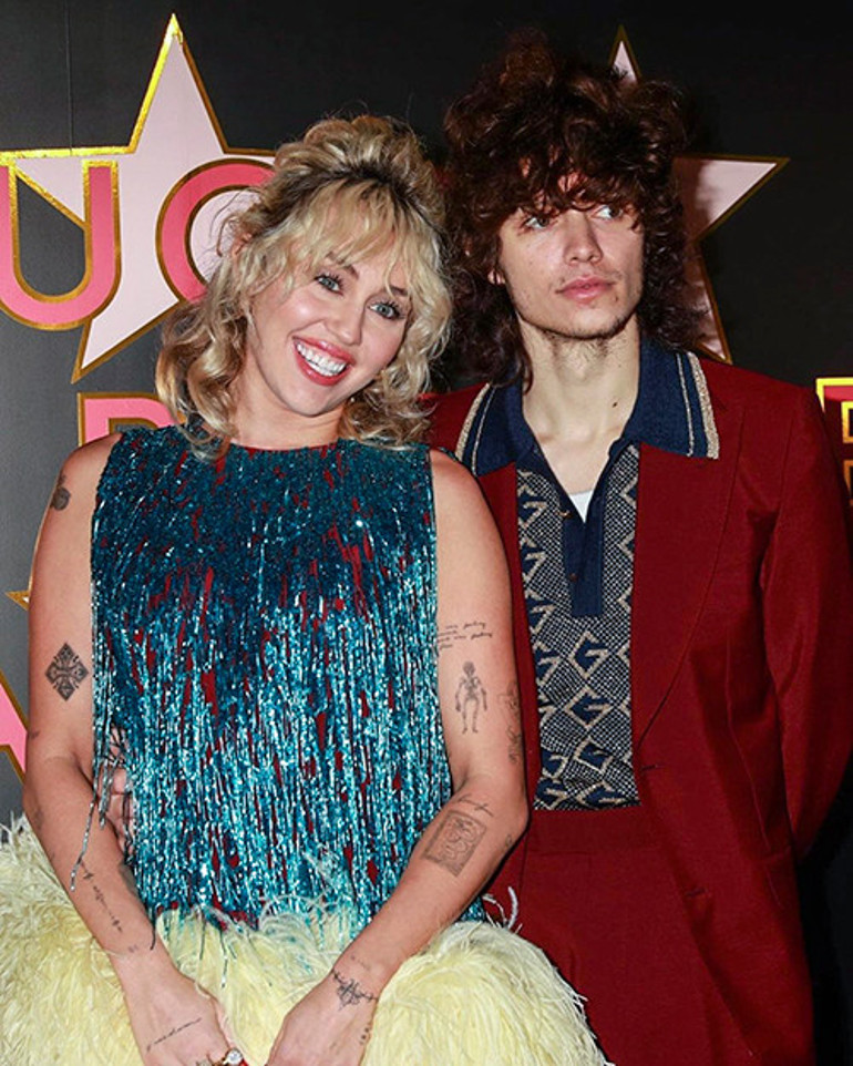 İlk kocası onu defalarca aldatmıştı… Yeniden evet dedi ama bu kez kaçarak evlenecek