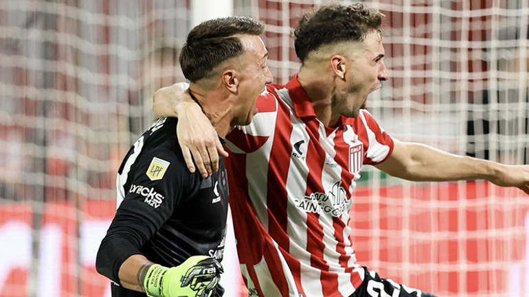 Fernando Muslera tarihe geçti 1 haftada 2. kupasını kazandı