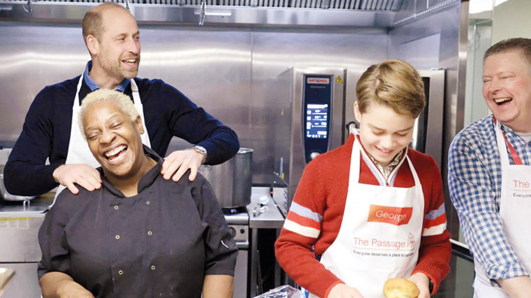 Önce anneyle şimdi oğluyla