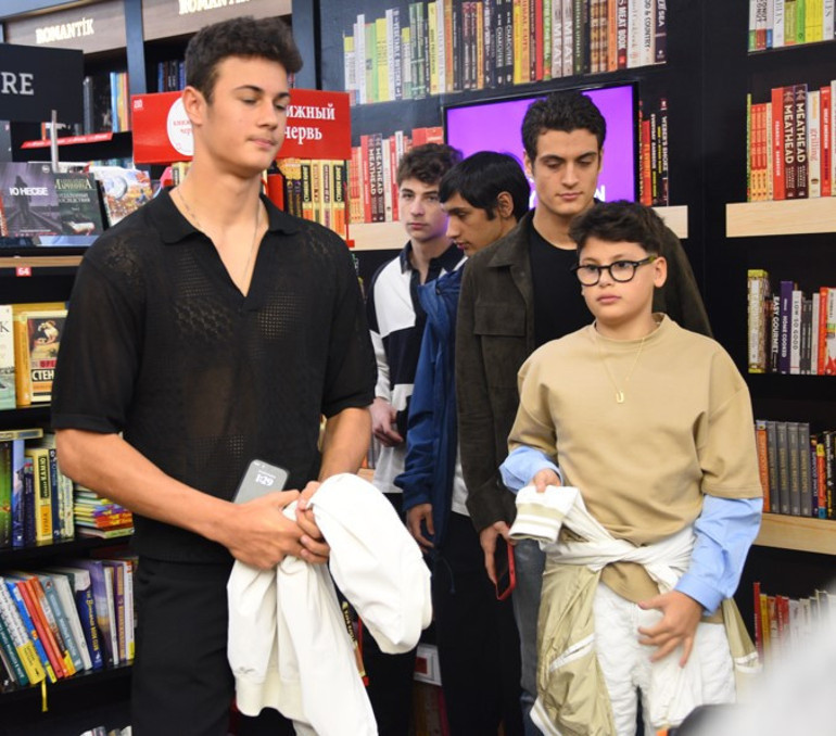 Annemizin bir kitap yazmadığı kalmıştı Çağla Şıkelin duygusal anları...