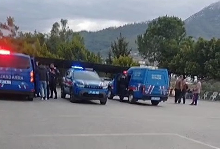 12 yaşındaki çocuk okul müdürünü tüfekle vurdu Dehşet dolu anlar kamerada