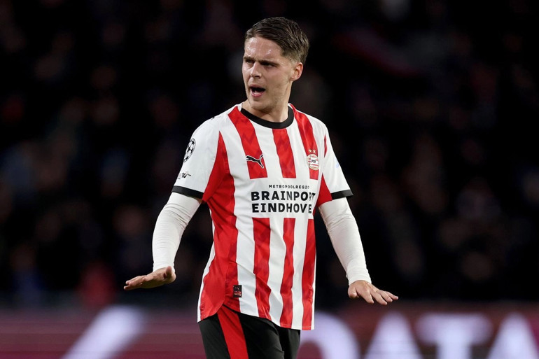 Veerman, Fenerbahçenin transfer teklifini kabul etti Bonservis şartı açıklandı