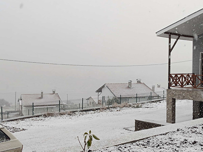 Beklenen kar yağışı başladı Nihayet her yer beyaza bürüdü