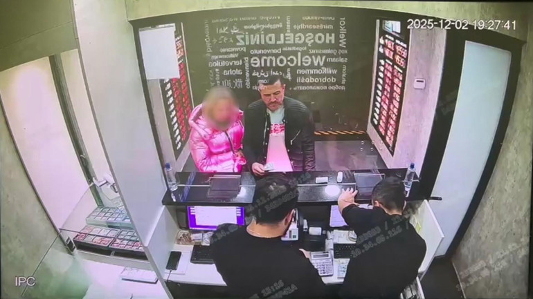 Lübnanlı Murattan Yunanistan uyruklu kadına aşk tuzağı İkna etmek için döviz bürosuna götürmüş