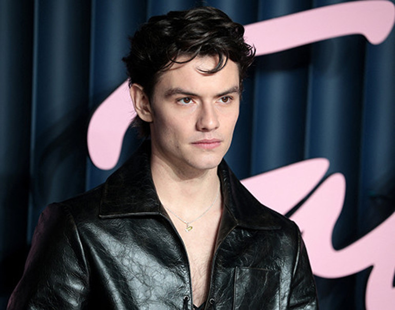 Genç şarkı partide bile acı gözyaşları döktü... İki yıllık sevgililer ayrıldı... Nasıl kıydınız bu güzel aşka