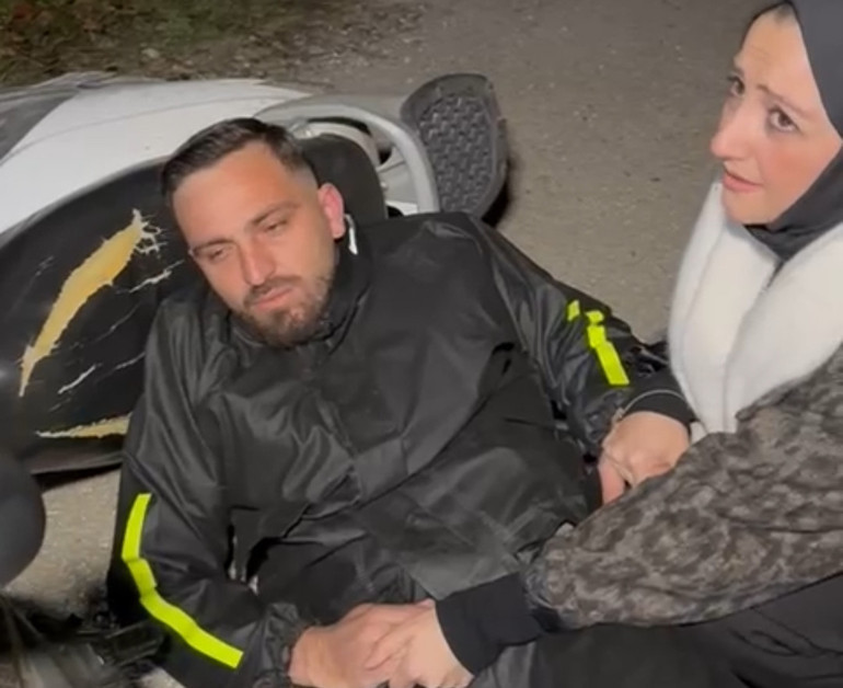  Genç kız gözyaşlarına boğuldu