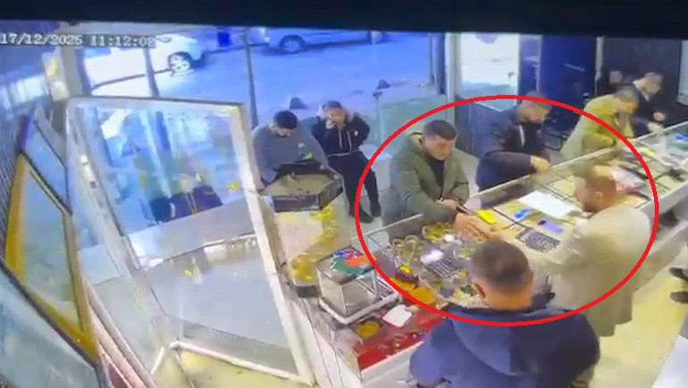 Cani komşu, 2 çocuk annesi kadını öldürüp altınlarını çaldı Kuyumcudaki anları kamerada