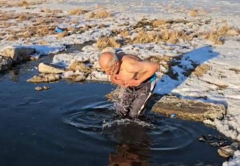 78 yaşındaki adamın sağlığı için yaptığı hayrete düşürüyor