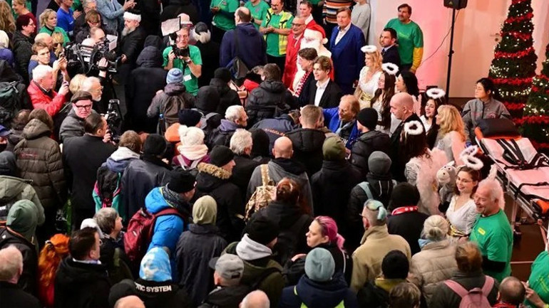 Almanyada evsizlere Noel yemeği