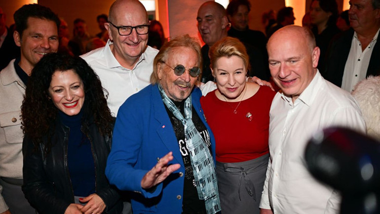 Almanyada evsizlere Noel yemeği