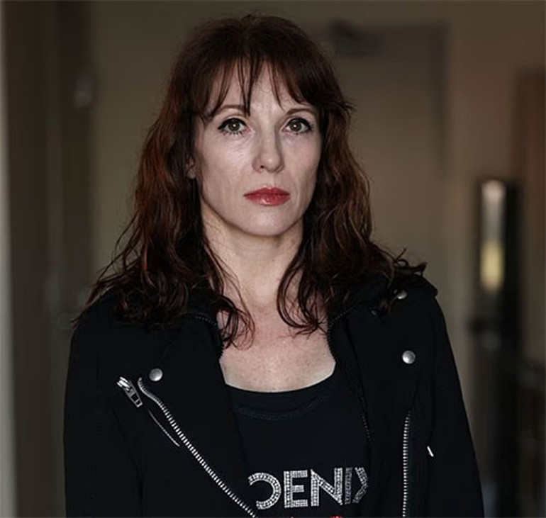 Yıldız şarkıcının hayatı alt üst oldu: Tacize uğrayıp hamile kaldım... 12 yaşında onu doğurup evlatlık verdim