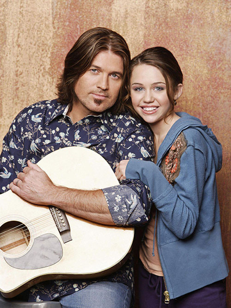 Yıldız şarkıcının hayatı alt üst oldu: Tacize uğrayıp hamile kaldım... 12 yaşında onu doğurup evlatlık verdim