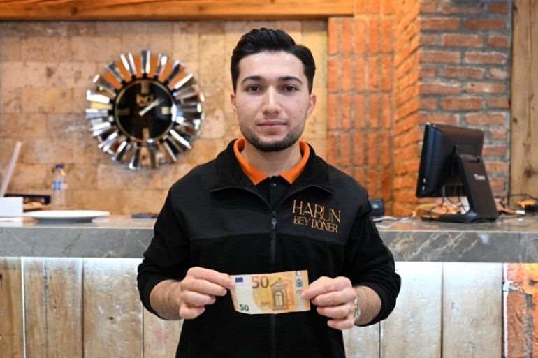 Yabancı turist, bahşiş olarak verdiği 50 avroyu ertesi gün geri istedi