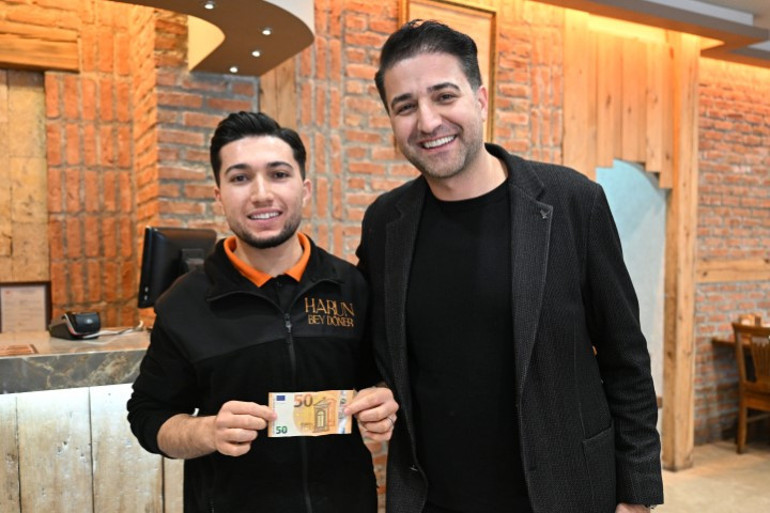 Yabancı turist, bahşiş olarak verdiği 50 avroyu ertesi gün geri istedi