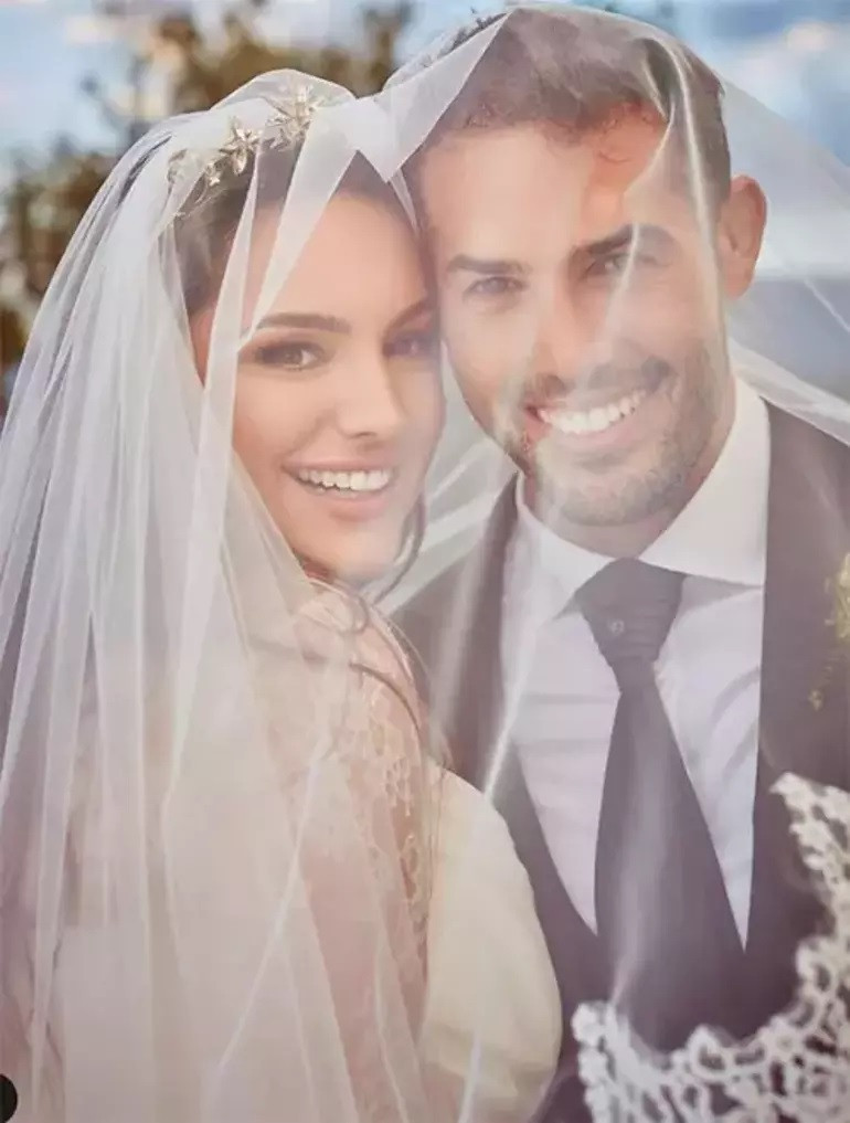 ‘Ben artık evliyim, oyunculuk yapamam’ demişti… Şöhret meğer ne de tatlıymış Önce televizyona sonra da modelliğe geri döndü