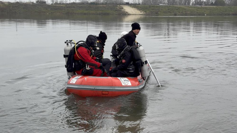 Gözü yaşlı anne 4 gündür bekliyor Oğlum Yunanistana kaçmak için buraya gelmiş, gözden kaybolmuş