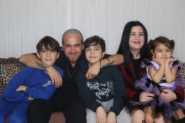 Sevdiği adamın kapısına dayanıp otomobille kaçırdı... Evli çift, içlerinde kalan ukdeyi 15 yıl sonra gerçekleştirdi