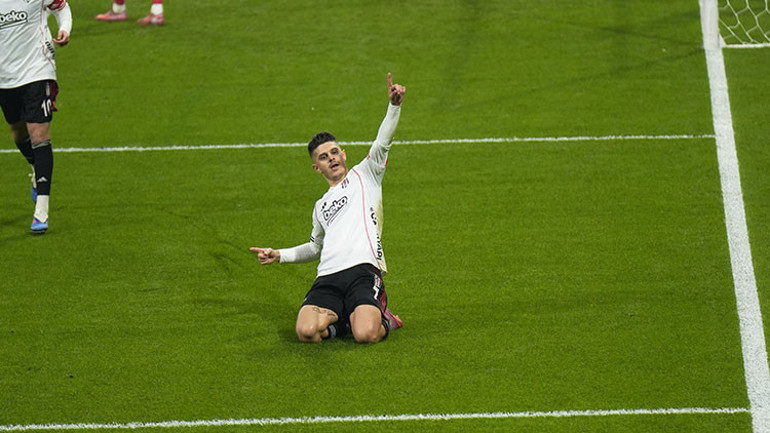 Beşiktaş, Süper Ligin ilk yarısında zirveden 13 puan uzakta