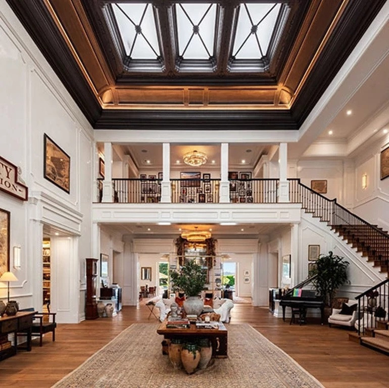 Yılbaşı süslerini asarken 50 milyonluk evini sergiledi… Bir zamanlar ‘aşk yuvam’ dediği yerde artık yapayalnız kaldı