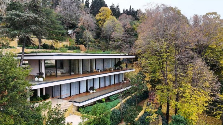 Boğazın en kıymetli yerlerinden birinde yer alıyor Adnan Oktarın eski villası restorasyon sonrası görüntülendi