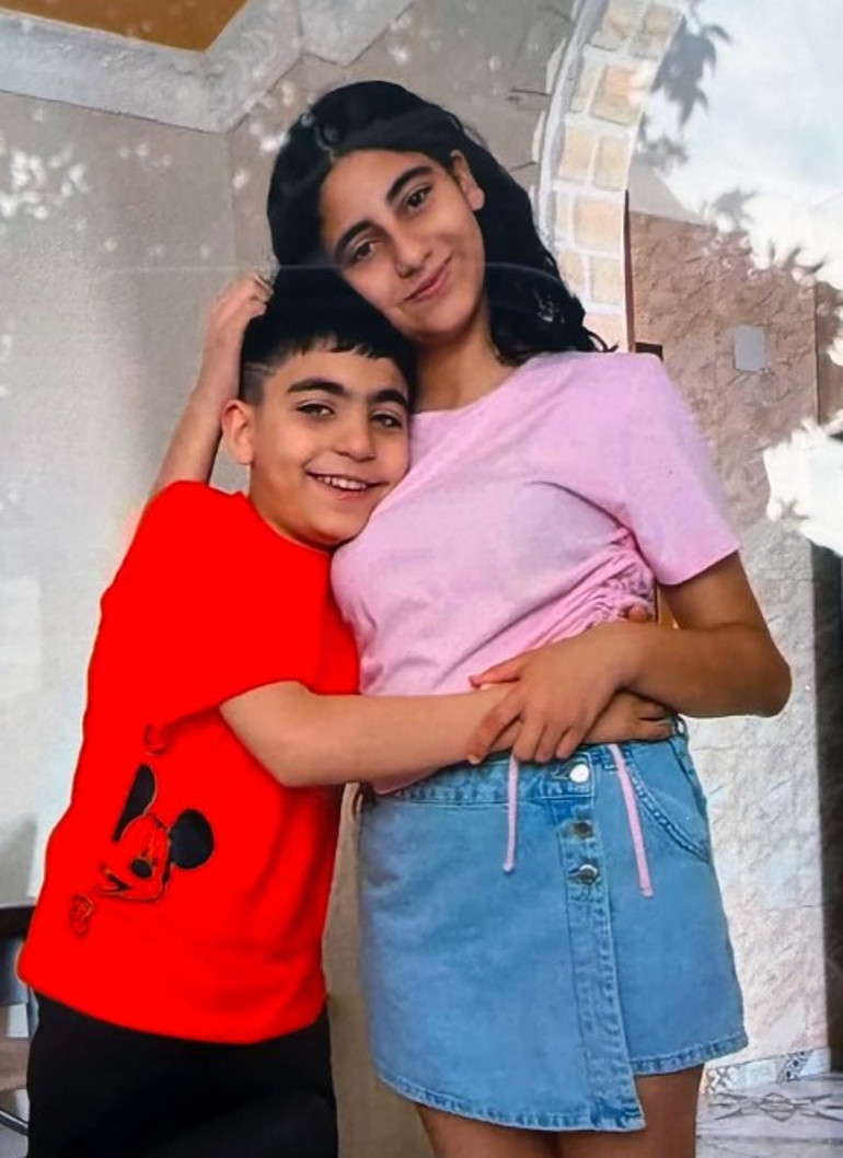 İki çocuğu öldürülen annenin yürek yakan feryadı Ağızlarına yastık bastırıp vurmuş