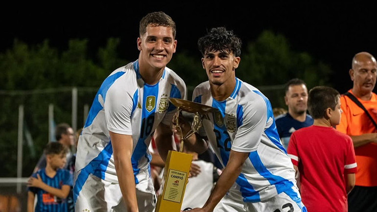 Galatasaraydan sürpriz transfer hamlesi: İstanbula geldi, Metin Oktay Tesislerini gezdi