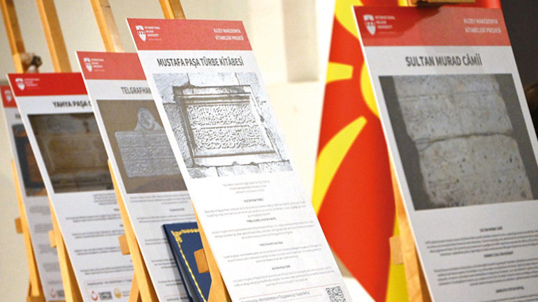 Resimlerine aryaları eşlik edecek