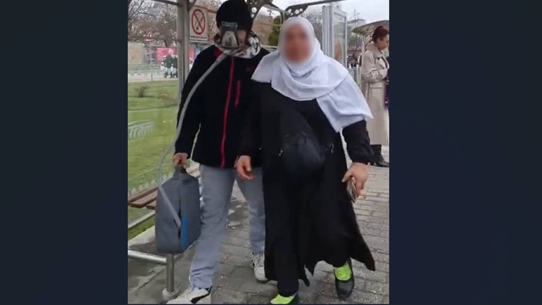 Genç öğretmen yakaladı, dolandırıcı kadın diye bağırıp ifşa etti Gündem olan kavganın geçmişi varmış