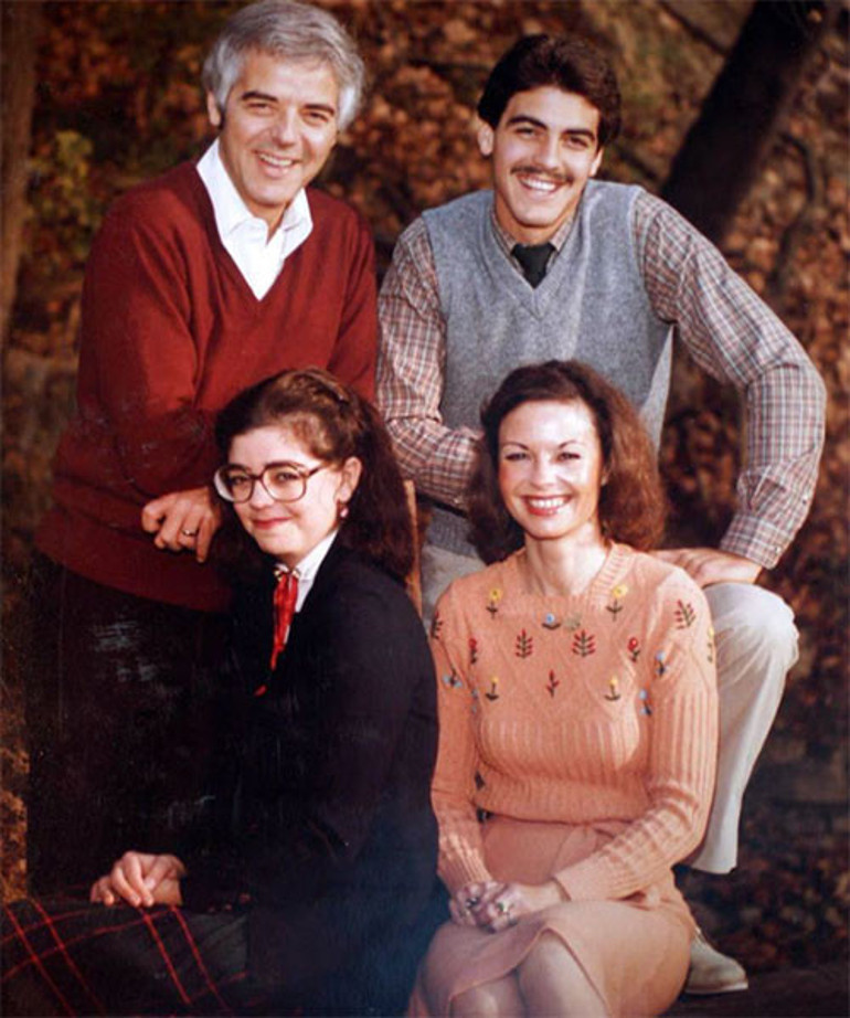 Hayat hep öyle tatlı tatlı akıp gitmiyor... Yeni yıla gözleri yaşlı girecekler... Acılar arka arkaya geldi