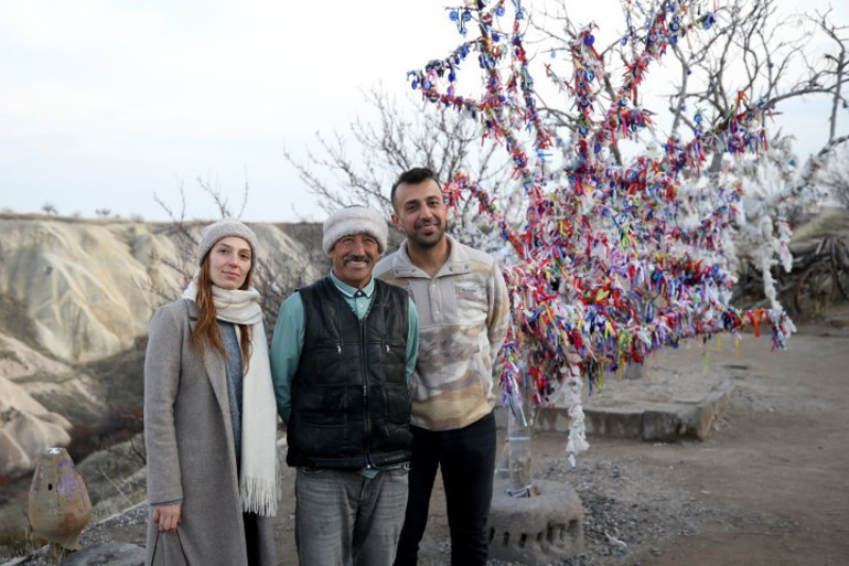 Çocuk yaşta taşındığı belde kaderini değiştirdi: Ortaokul mezunu adam 9 dil biliyor ve memleketinin tanıtımına katkı sağlıyor