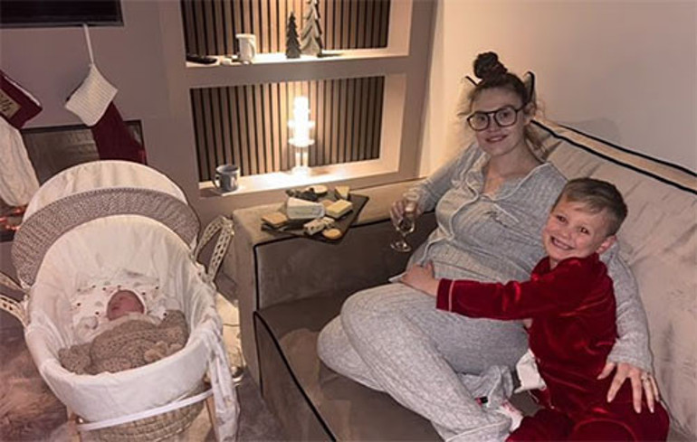  Kızı doğumhaneye girdi, 10 dakika sonra bebeği kucağındaydı