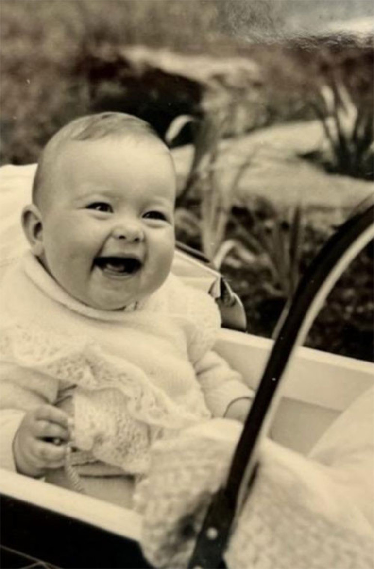 Tarihe geçen bir törenle evlenmişlerdi... Dört yıllık yuva iki çocukla şenlendi: Kızımla babaannesi iki su damlası gibi