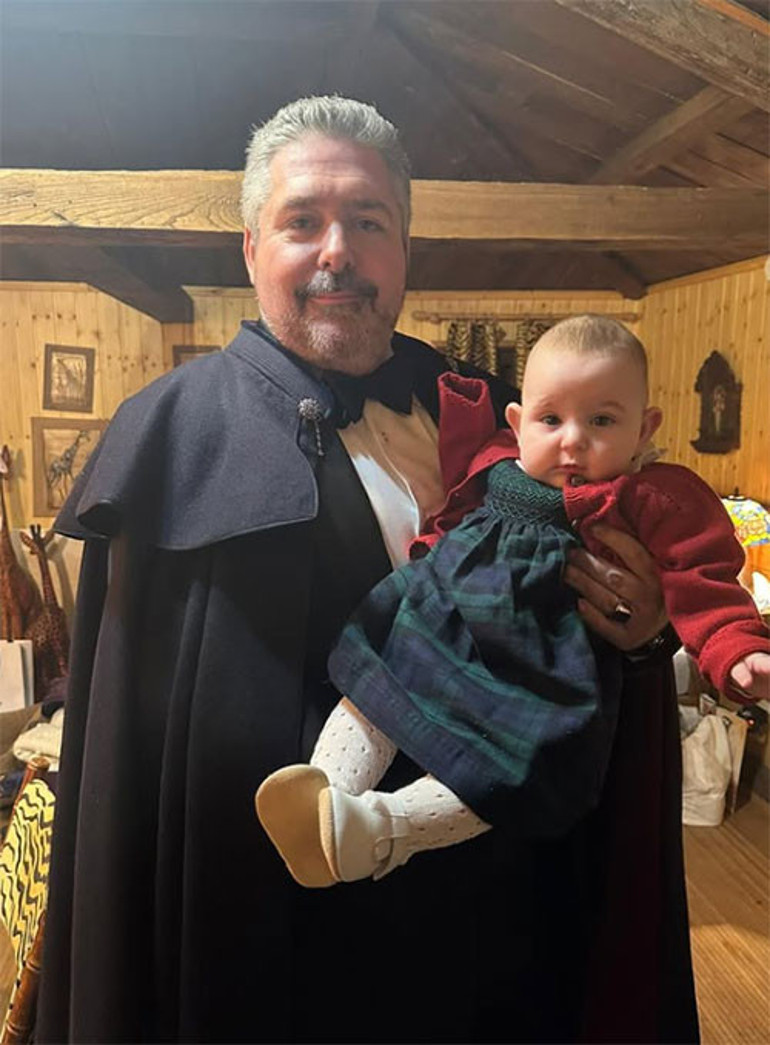 Tarihe geçen bir törenle evlenmişlerdi... Dört yıllık yuva iki çocukla şenlendi: Kızımla babaannesi iki su damlası gibi