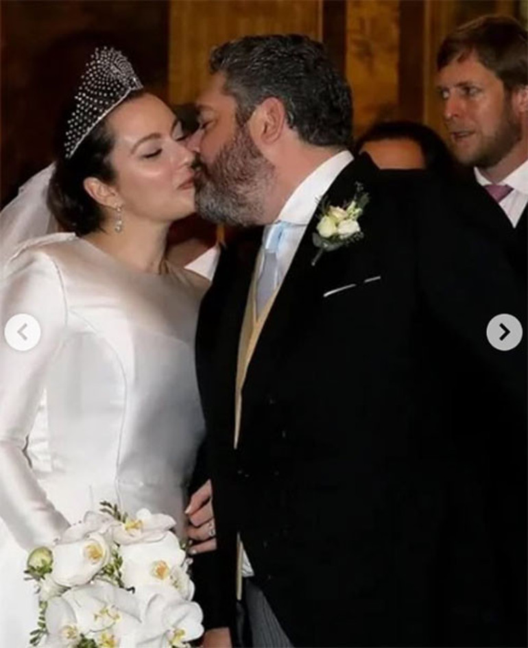 Tarihe geçen bir törenle evlenmişlerdi... Dört yıllık yuva iki çocukla şenlendi: Kızımla babaannesi iki su damlası gibi