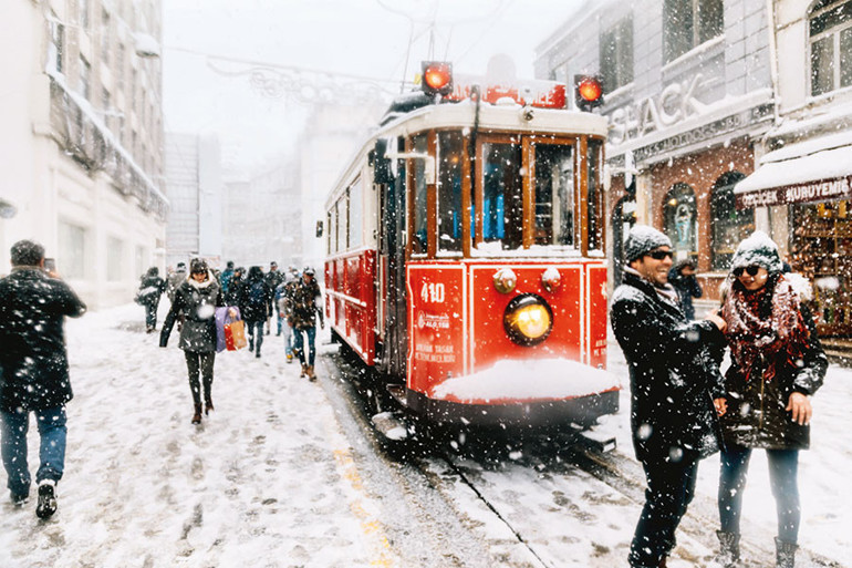 Gazeteciler tabii ki ekranlarda olmalı